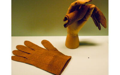 Pair of short gloves